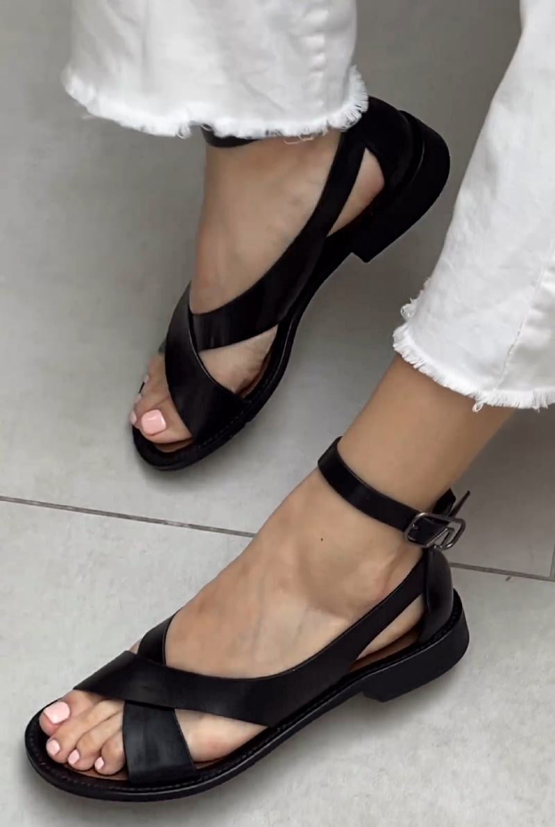 Sandale elegante cu cataramă din piele în formă de cruce 2024